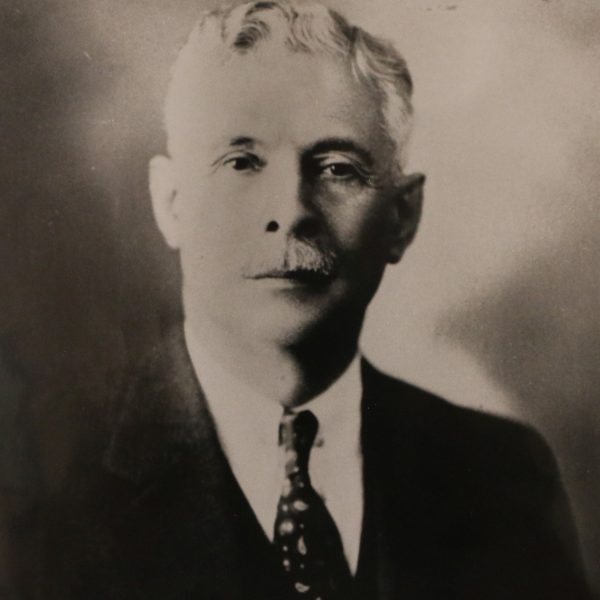 Dr. Isaac González Martinez from the Liga Puertorriqueña Contra El Cancer