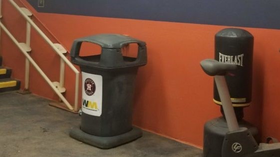 Trashcan-Astros-2
