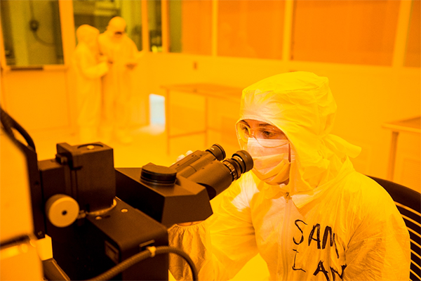 Undergraduate Samantha Kaczaral uses the mask aligner inside the VINSE cleanroom.