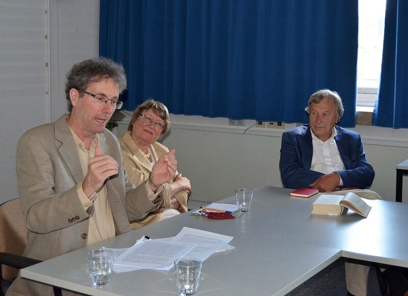 Me explaining w Susanna und Stierle