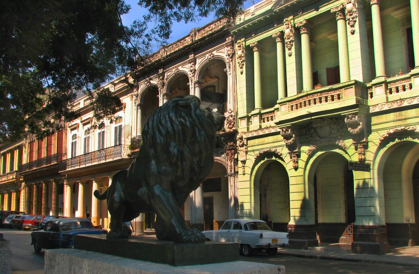 Colors of Old Havana, The Lions of Prado avenue, by  lezumbalaberenjena , licensed under <a href='https://creativecommons.org/licenses/by-nc-nd/2.0/'>CC BY-NC-ND 2.0</a>