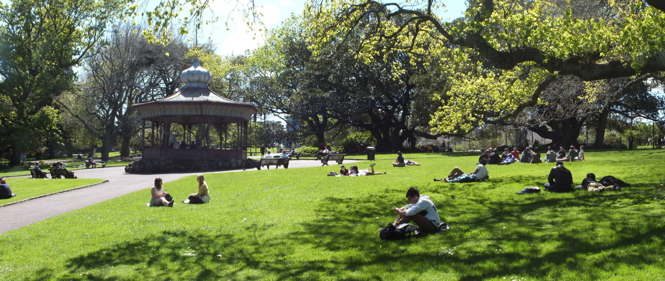 Albert Park, by Robin Hutton, licensed under <a href='https://creativecommons.org/licenses/by-nc-nd/2.0/'>CC BY-NC-ND 2.0</a>