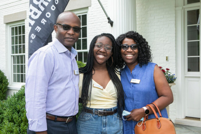 parents and daughter on campus