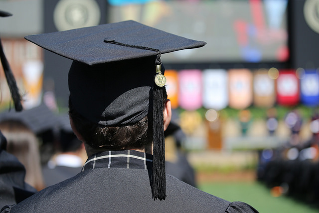 What happens at a graduation ceremony? - Blog