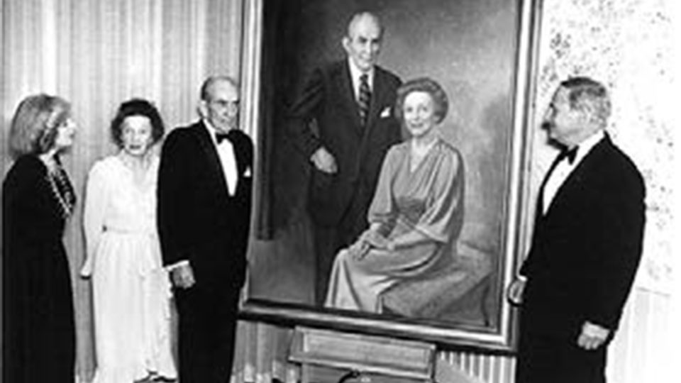 School benefactors Lulu and Ralph “Peck” Owen attend the unveiling of their portrait, which hangs in Management Hall. Their legacy of giving continues today through the family of their nephew, Charles Robb Swaney.