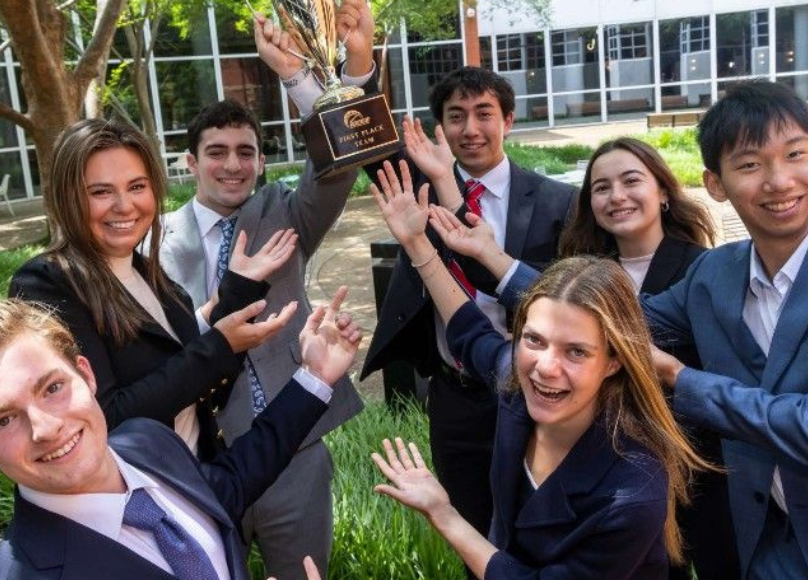 Accelerator® Summer Business Immersion: Students Present Strategic Innovations to Asurion