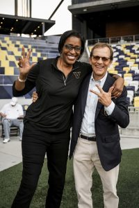 Pictured: Vanderbilt Business alumnus John Ingram with Candice Storey Lee doing the VU hand sign.