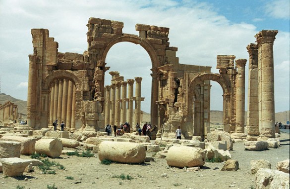 Palmyra_Syria_colonnade