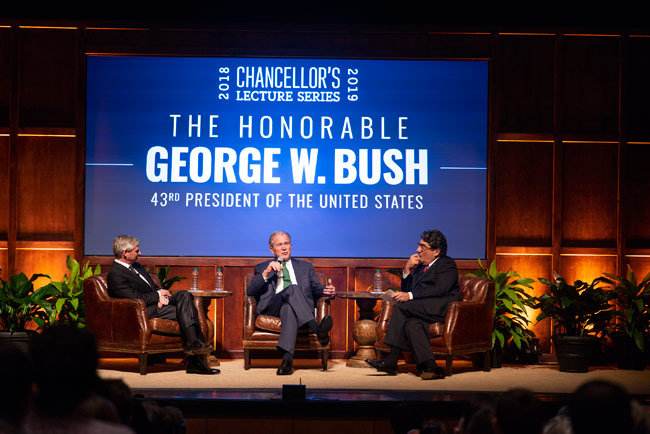 Jon Meacham, President George W. Bush and Chancellor Nicholas S. Zeppos (Joe Howell/Vanderbilt)