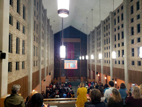 Anthony Ray Hinton speaks to an at capacity crowd at Benton Chapel.