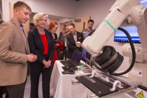 Provost and Vice Chancellor for Academic Affairs Susan Wente watches doctoral candidate Piotr Slawinski demonstrate technology at VISE open house 