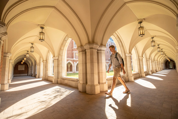 Courtyard view of E. Bronson Ingram College. (John Russell/Vanderbilt)