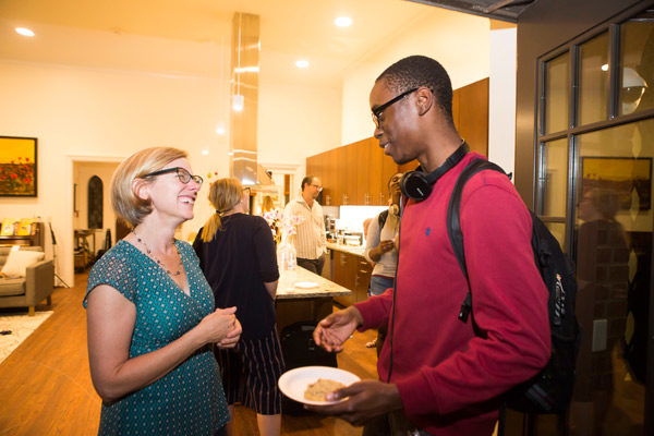 E. Bronson Ingram College Faculty Director Sarah Igo (left) speaks with a student. (Susan Urmy/Vanderbilt)