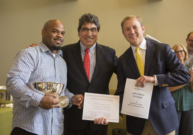 L-r: Chancellor's Cup honoree Jonathan Waters, Chancellor Nicholas S. Zeppos, and Nashville Vanderbilt Club Co-President Michael Bass. (Anne Rayner/Vanderbilt)