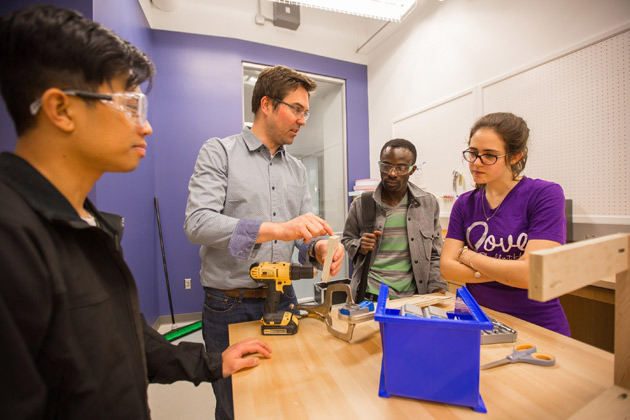 Kevin Galloway, center, the new Design as an Immersive Vanderbilt Experience director, helps students with a project in the Wond'ry makerspace. (Vanderbilt University/Daniel Dubois)