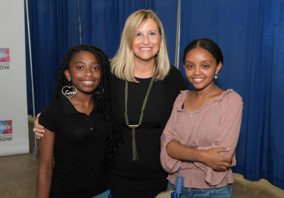 L-r: McKenna Mimms and Hermela Demma meet Nashville Mayor Megan Barry at the Opportunity NOW Showcase. (Courtesy of Michael Bunch)