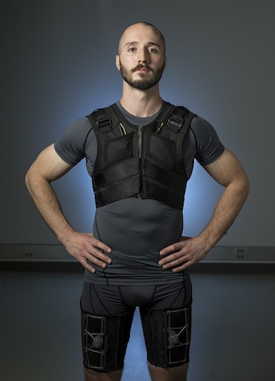 Smart underwear prevents back stress with just a tap