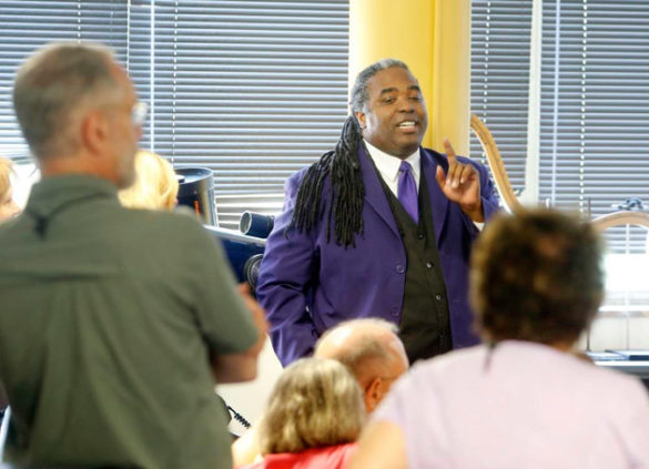 Bryan Kent Wallace, director of Physics Laboratories at Fisk University, lectures to Osher students in a summer course made possible by a new VU-Fisk partnership. (Steve Green/Vanderbilt)