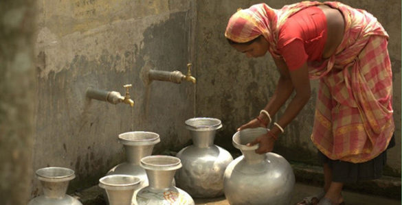 Bangladeshi woman drawing water (Jonathan Gilligan / Vanderbilt)