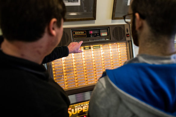 A refurbished jukebox stocked with vintage 45s awaited first-year students at Stambaugh House on The Martha Rivers Ingram Commons. (Joe Buglewicz/Vanderbilt)