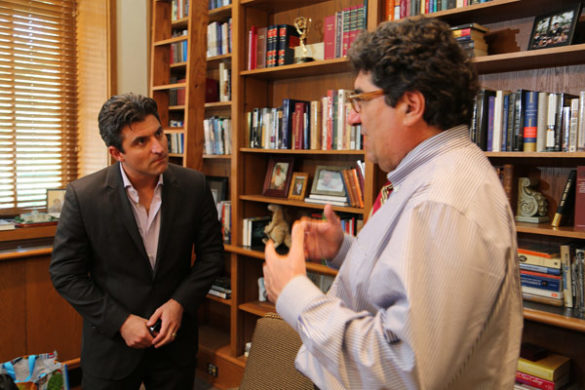 L-r: Jerry Wilmink and Chancellor Nicholas S. Zeppos. (Pat Slattery/Vanderbilt)