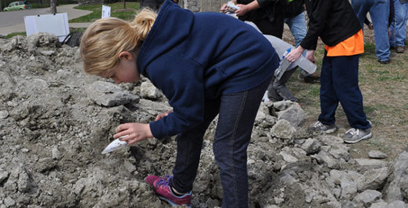 Fossil hunting at Fort Negley in 2016. (photo courtesy of Larisa DeSantis)