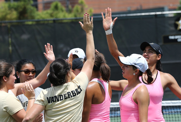 Women's tennis advances to the Final Four in the 2015 NCAA tournament.