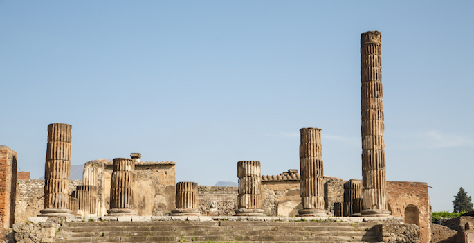 broken columns at pompeii