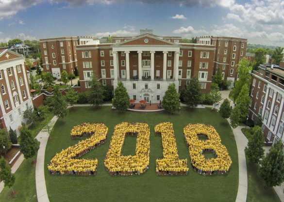 Class of 2018 spelling out 2018 on Commons Lawn