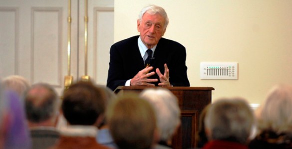 John Seigenthaler speaks to Osher Lifelong Learning Institute students. (Anne Rayner/Vanderbilt)