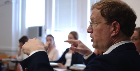 Tom Schwartz teaches a class at Vanderbilt (Daniel Dubois/Vanderbilt)