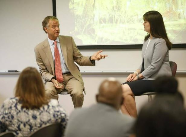 Photo of Governor Bill Haslam and Education Commissioner Candice McQueen