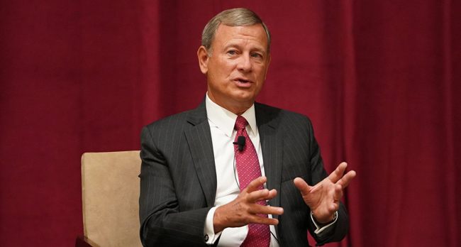 Chief Justice John G. Roberts Jr. participated in a wide-ranging conversation with Judge Jeffrey S. Sutton of the U.S. Court of Appeals for the Sixth Circuit at Vanderbilt Law School Sept. 10. (Vanderbilt University)