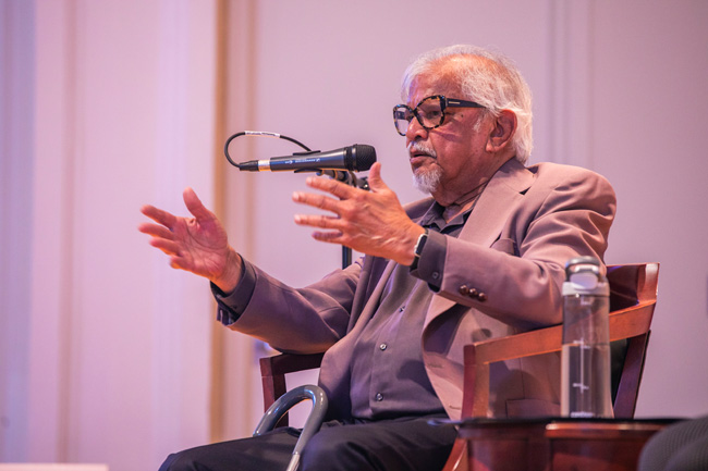 Activist and author Arun Gandhi, the grandson of Mohandas “Mahatma” Gandhi, gave the Peabody College Dean's Diversity Lecture on Sept. 16. (Anne Rayner/Vanderbilt)