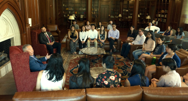 Chancellor's Lecturer George Takei met with students in the Great Room of E. Bronson Ingram College prior to his Oct. 2 talk. (Joe Howell/Vanderbilt)