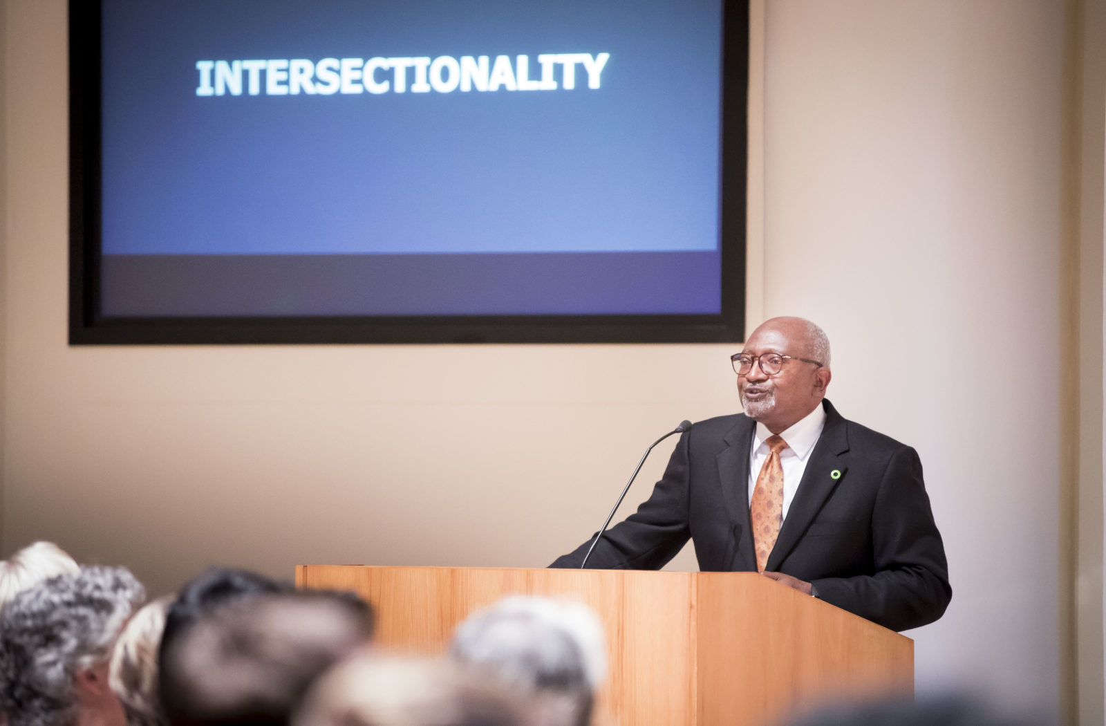 Dr. Robert Bullard gives lecture to community members at Wyatt Rotunda on Oct. 1 (Susan Urmy/Vanderbilt)