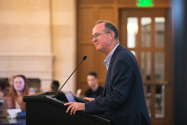 Tom Tait, an Owen Graduate School of Management and Vanderbilt Law School alumnus and the former mayor of Anaheim, California, spoke to the Graduate School's Russell G. Hamilton Graduate Leadership Institute on Oct. 7. (photo by Nathan Morgan)