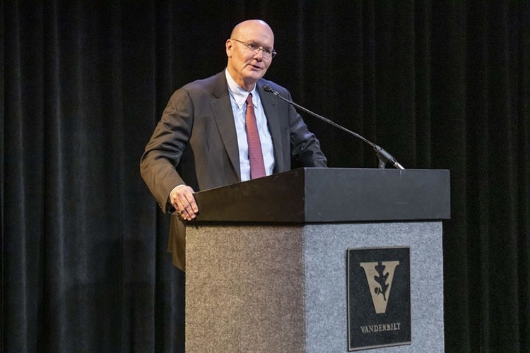 Board of Trust Chairman introduced Incoming Chancellor Daniel Diermeier on Dec. 4. (John Russell/Vanderbilt)