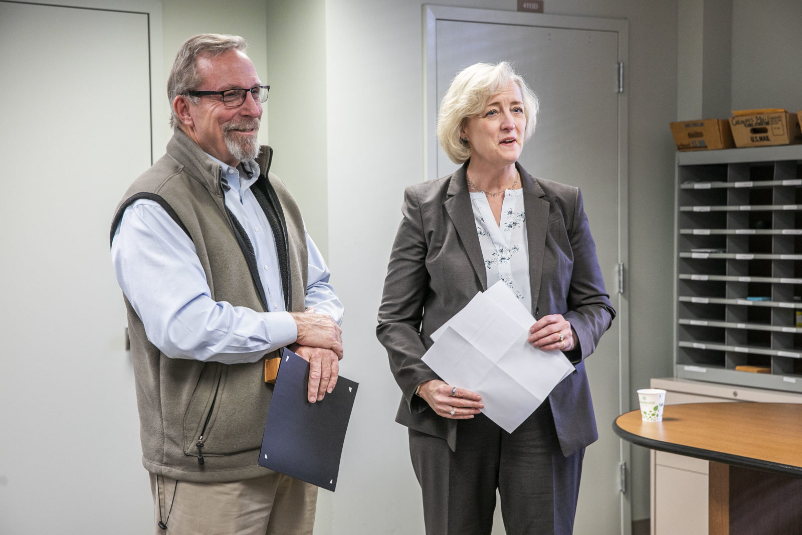 Heart and Soul Staff Appreciation Award Presentation. (L to r) Area Maintenance Supervisor Randy Clark and Interim Chancellor and Provost Susan R. Wente (Anne Rayner/Vanderbilt)