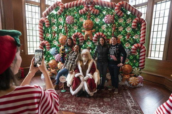 Photos with Santa at the 2019 Turkey Toss. (Joe Howell/Vanderbilt)