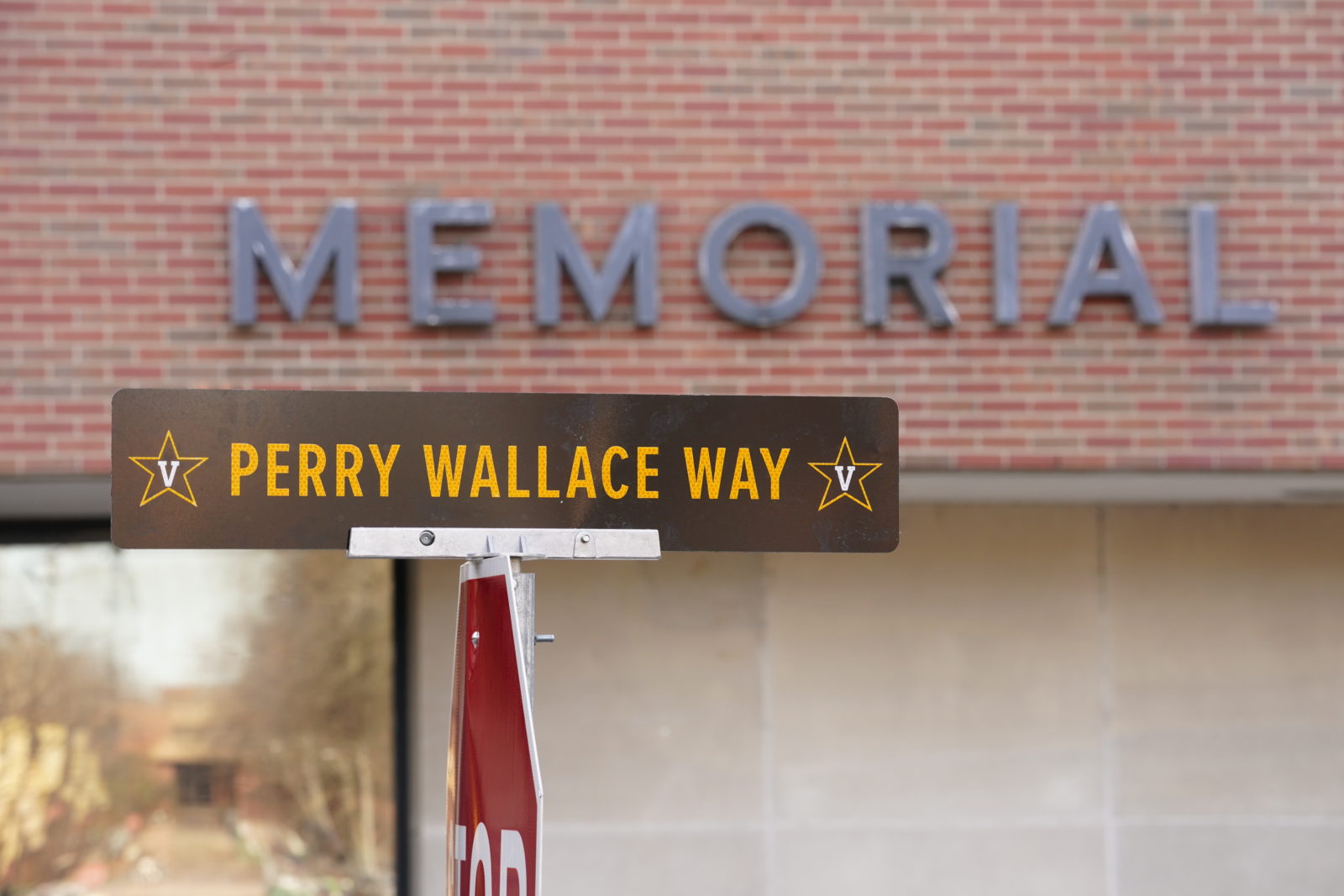 A portion of 25th Avenue South was dedicated in honor of Vanderbilt trailblazer and Nashville native, Perry Wallace, BE'70, the first African American to play varsity basketball in the Southeastern Conference.(John Russell/Vanderbilt)