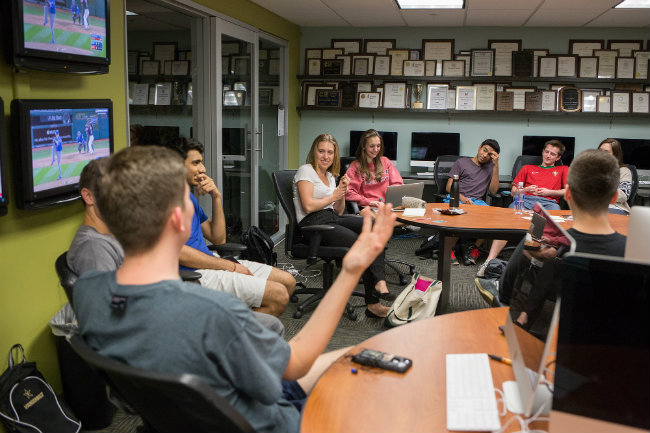 Photo of student journalists holding meeting at Sarratt Student Center 