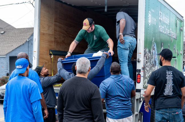 Divinity School students volunteer in North Nashville tornado relief efforts (photo by Master of Divinity student Quentin Cox)