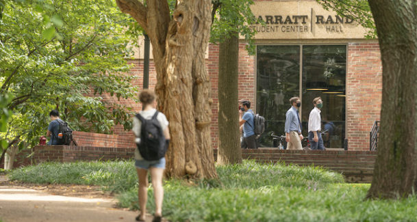 Students entering Rand/Sarratt