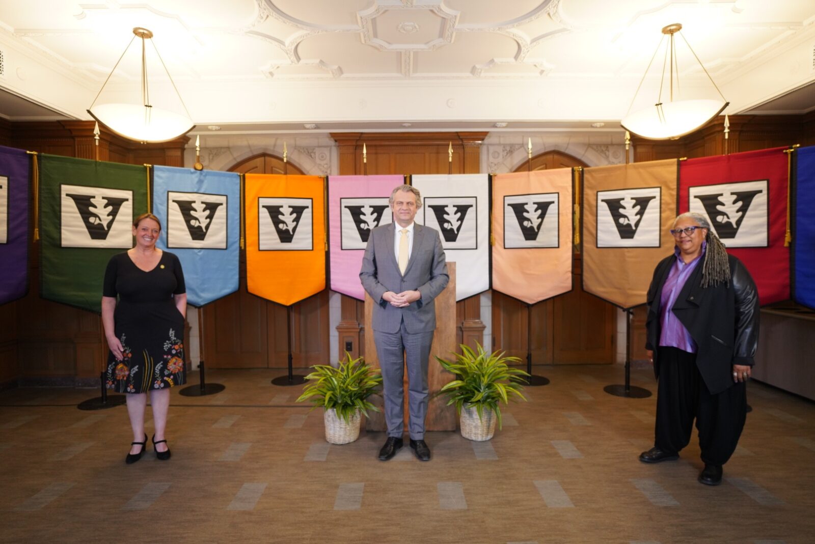 L-r: Faculty Senate Chair Catherine McTamaney, Chancellor Daniel Diermeier and Divinity School Dean Emilie Townes. (John Russell/Vanderbilt)