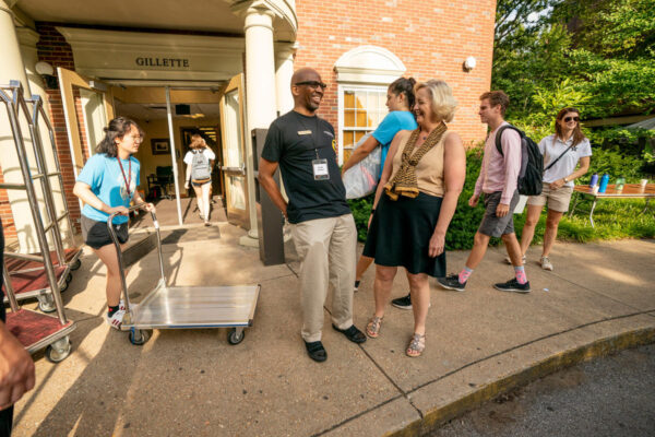 Provost Susan R. Wente talks with Gillette head of house Frank Dobson as they greet new arrivals on The Martha Ingram Commons. (John Russell/Vanderbilt University)