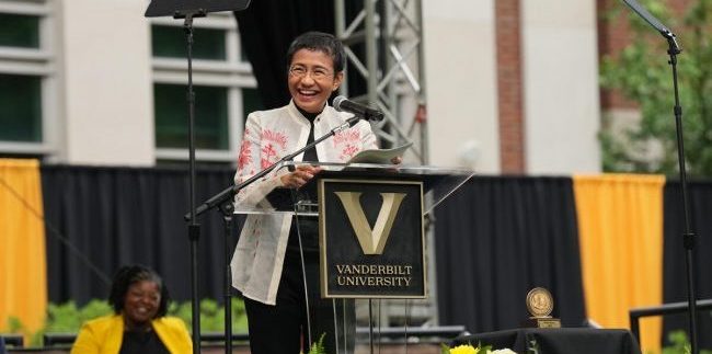 WATCH: Nobel Peace Prize winner, journalist Maria Ressa calls on graduates to renounce social media manipulation and redefine democracy