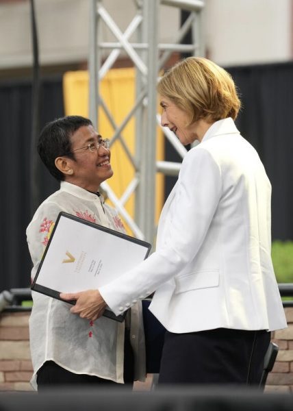 Provost and Vice Chancellor for Academic Affairs C. Cybele Raver (right) presents the 2023 Nichols-Chancellor’s Medal to Maria Ressa. (Harrison McClary/Vanderbilt)