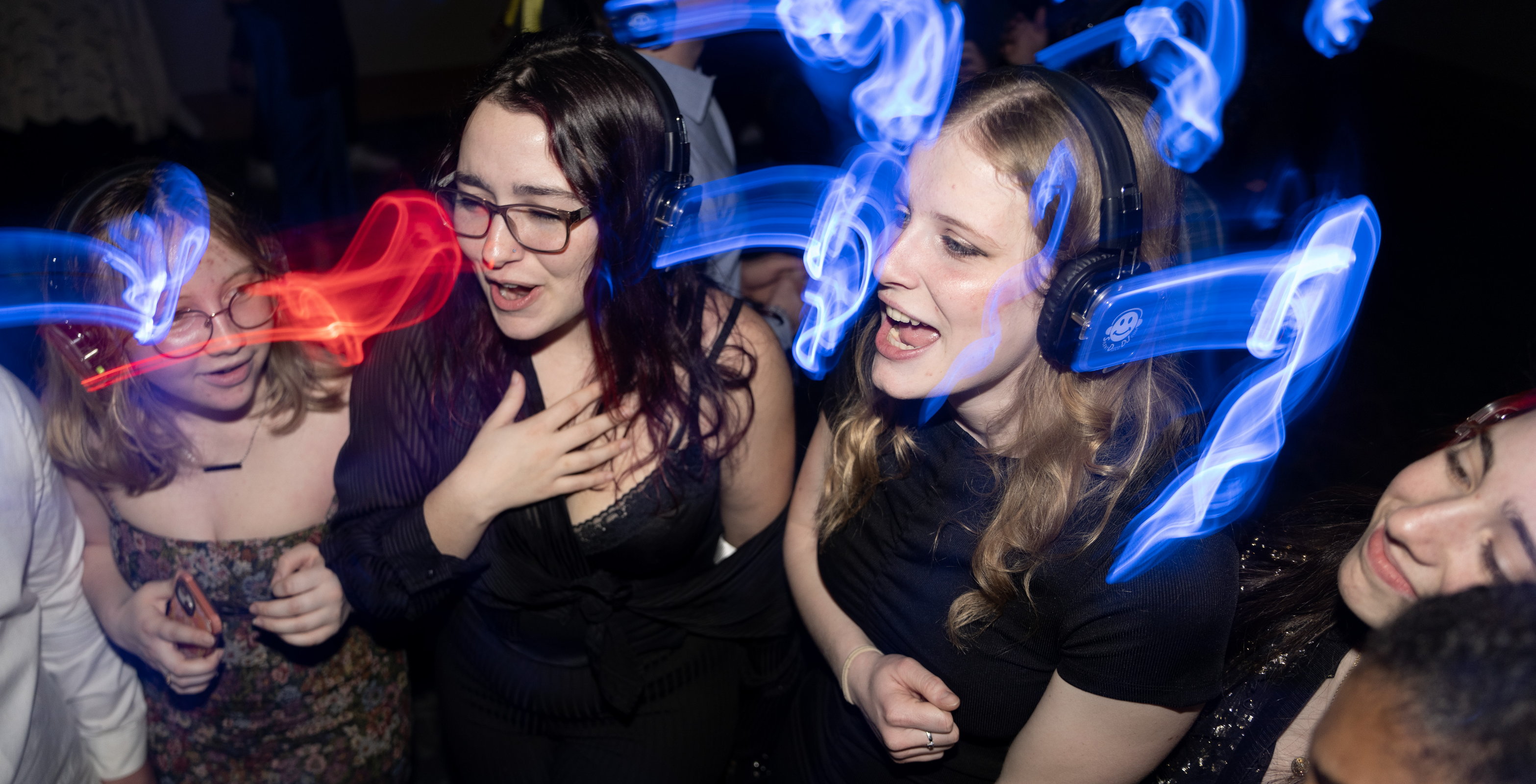 First-year students attending the 2023 Commons Ball enjoy a silent disco. (Vanderbilt University)