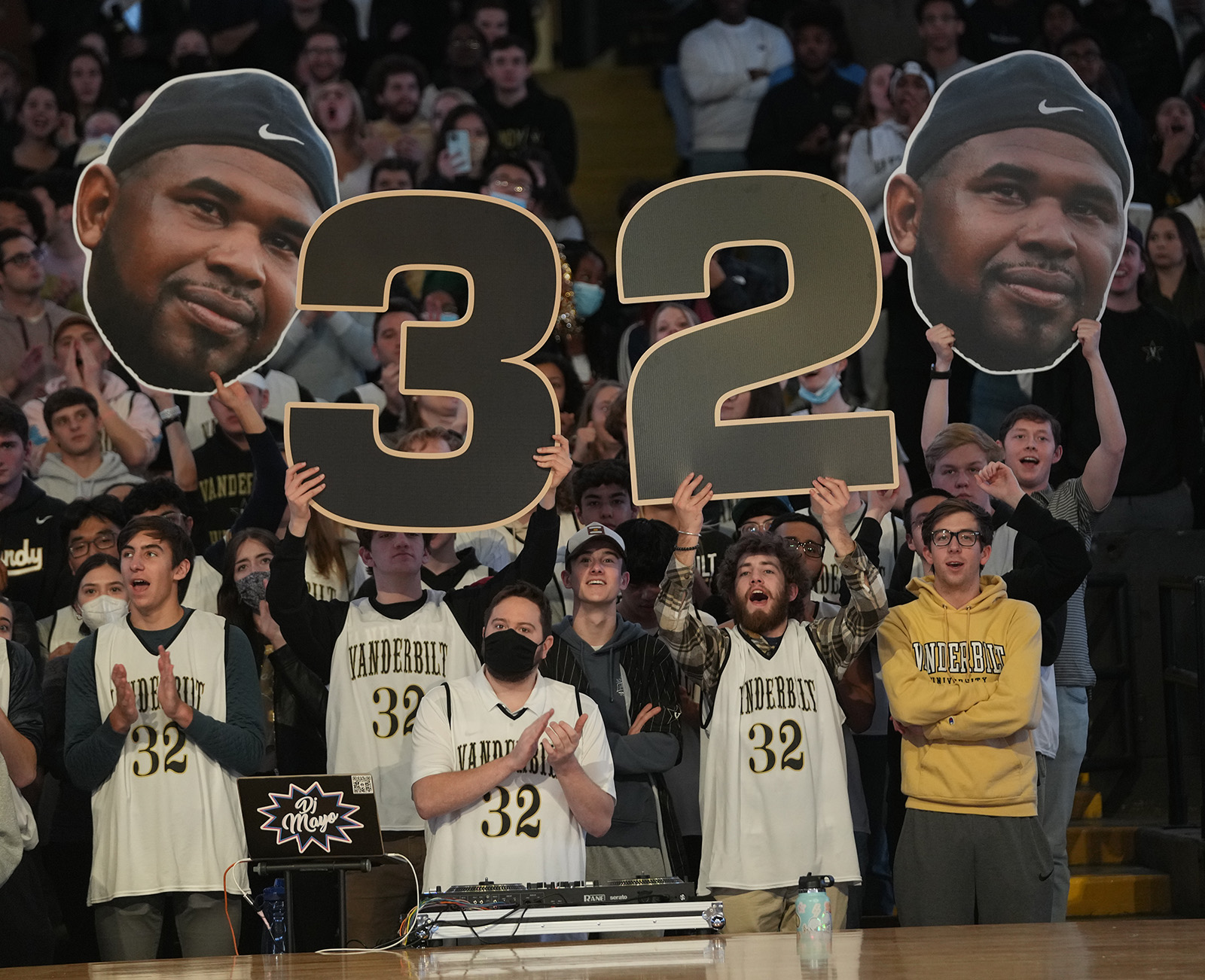 At halftime of Vanderbilt’s 5 p.m. matchup with LSU on Feb. 5, Vanderbilt Athletics honored former Vandy great Shan Foster with a jersey retirement ceremony. 